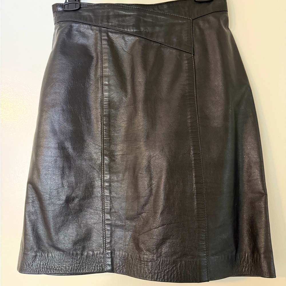 Vintage genuine leather pencil skirt in excellent condition! 🔥